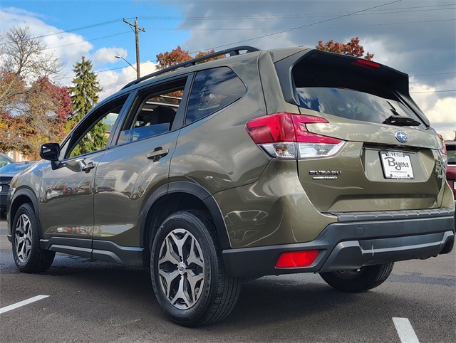 2023 Subaru Forester Premium photo 4