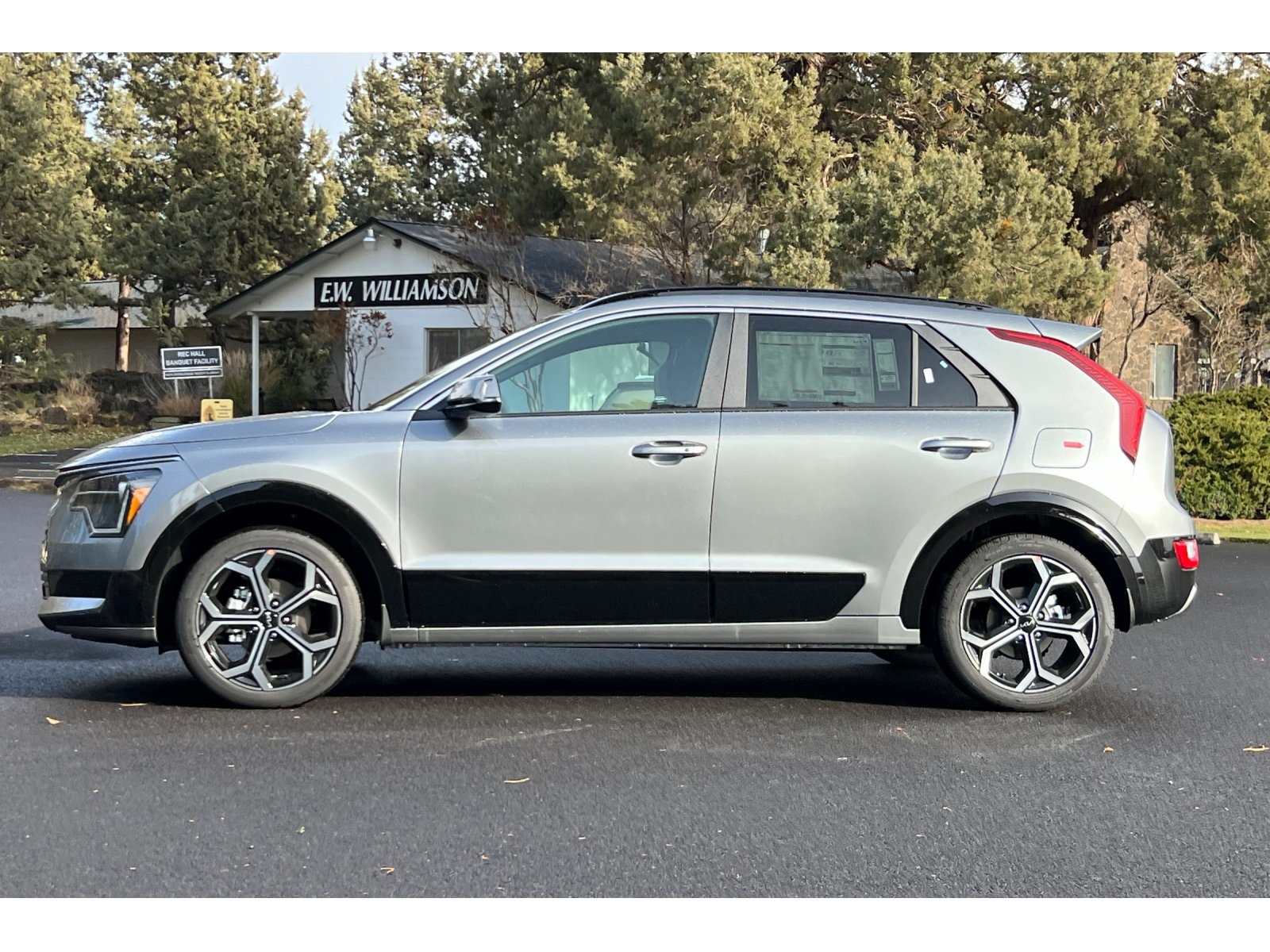 2025 Kia Niro EX Touring photo 7