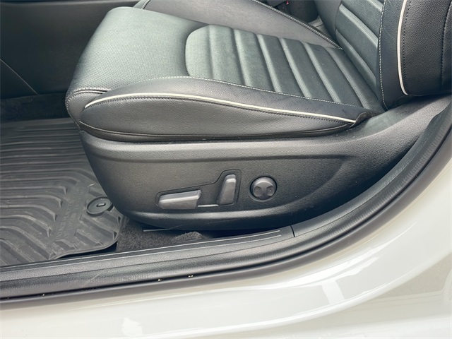2023 Kia Forte GT-Line photo 8