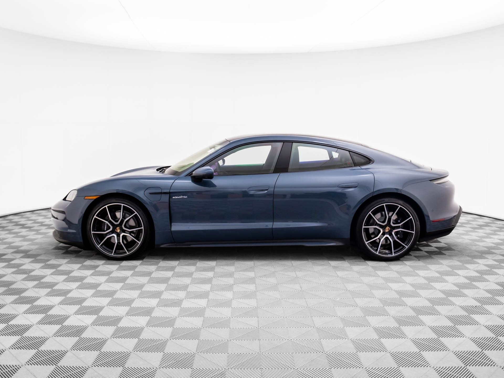 2026 Porsche Taycan 4 photo 2