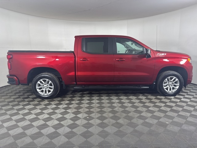 2022 Chevrolet Silverado 1500 RST photo 2