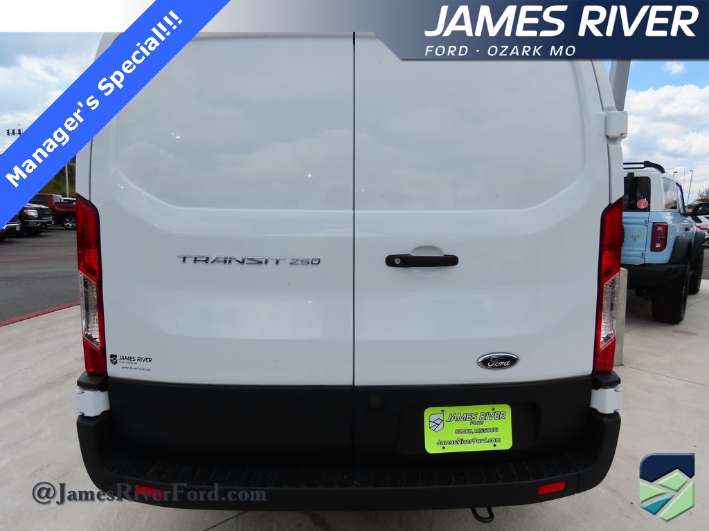2024 Ford Transit photo 4