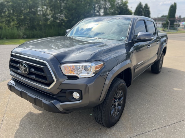 2023 Toyota Tacoma SR5's photo