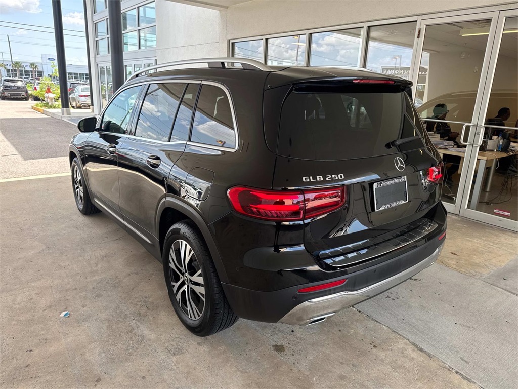 2025 Mercedes Benz GLB 250 photo 3