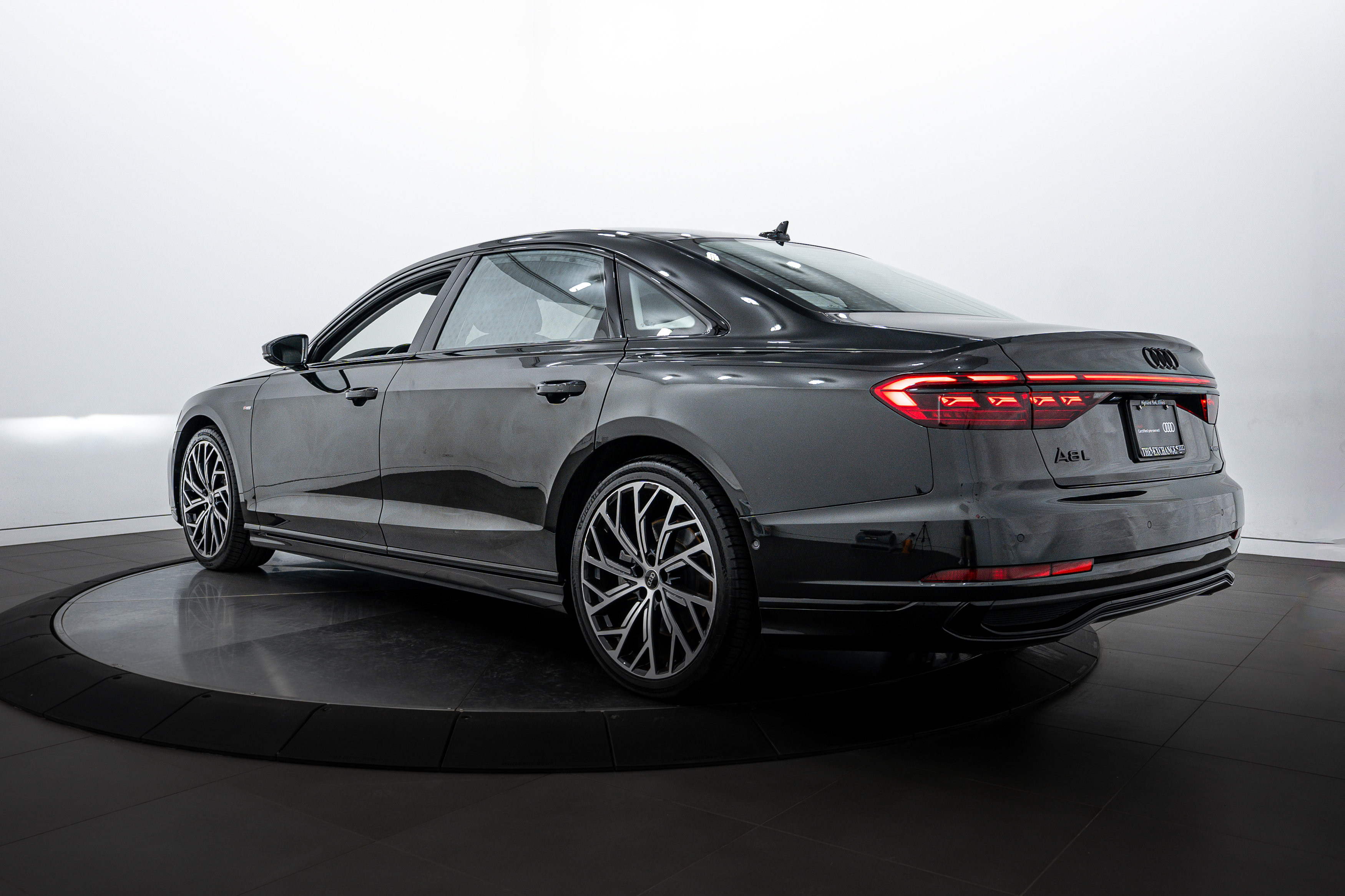 2022 Audi A8 L Quattro photo 4