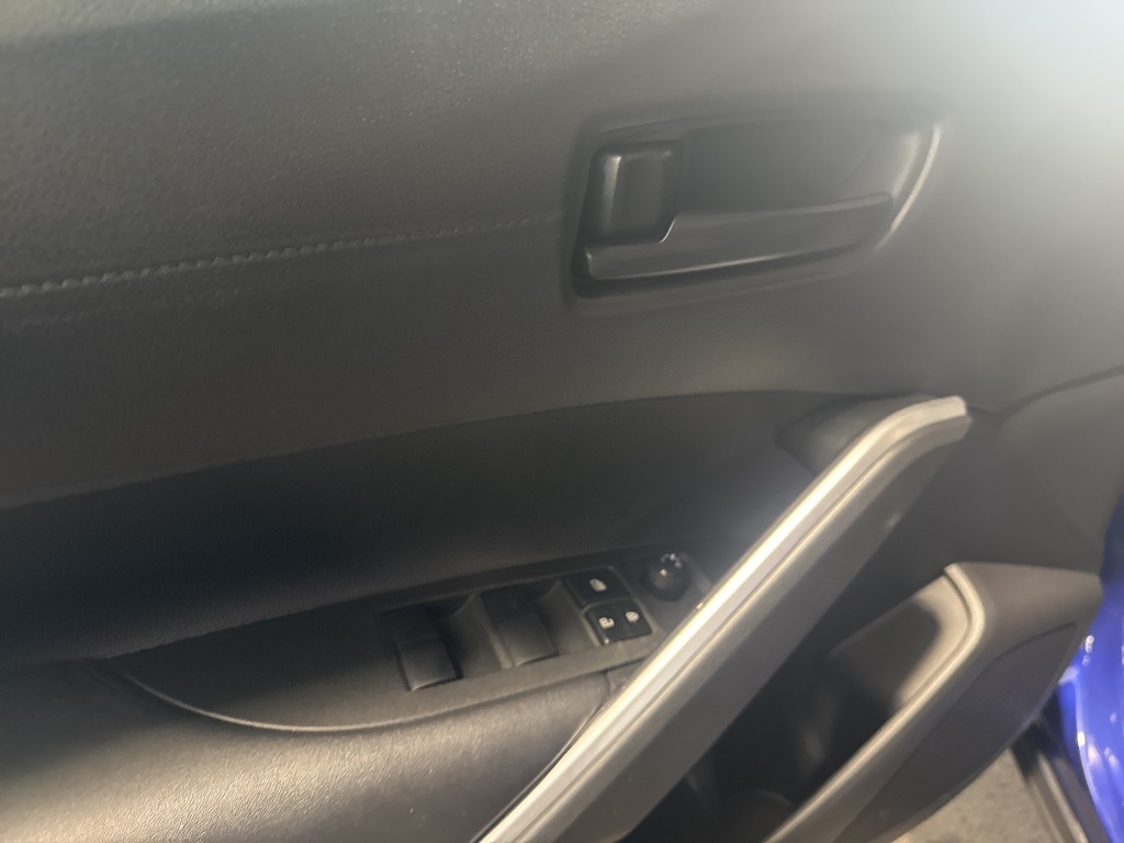 2023 Toyota Corolla Cross LE photo 27