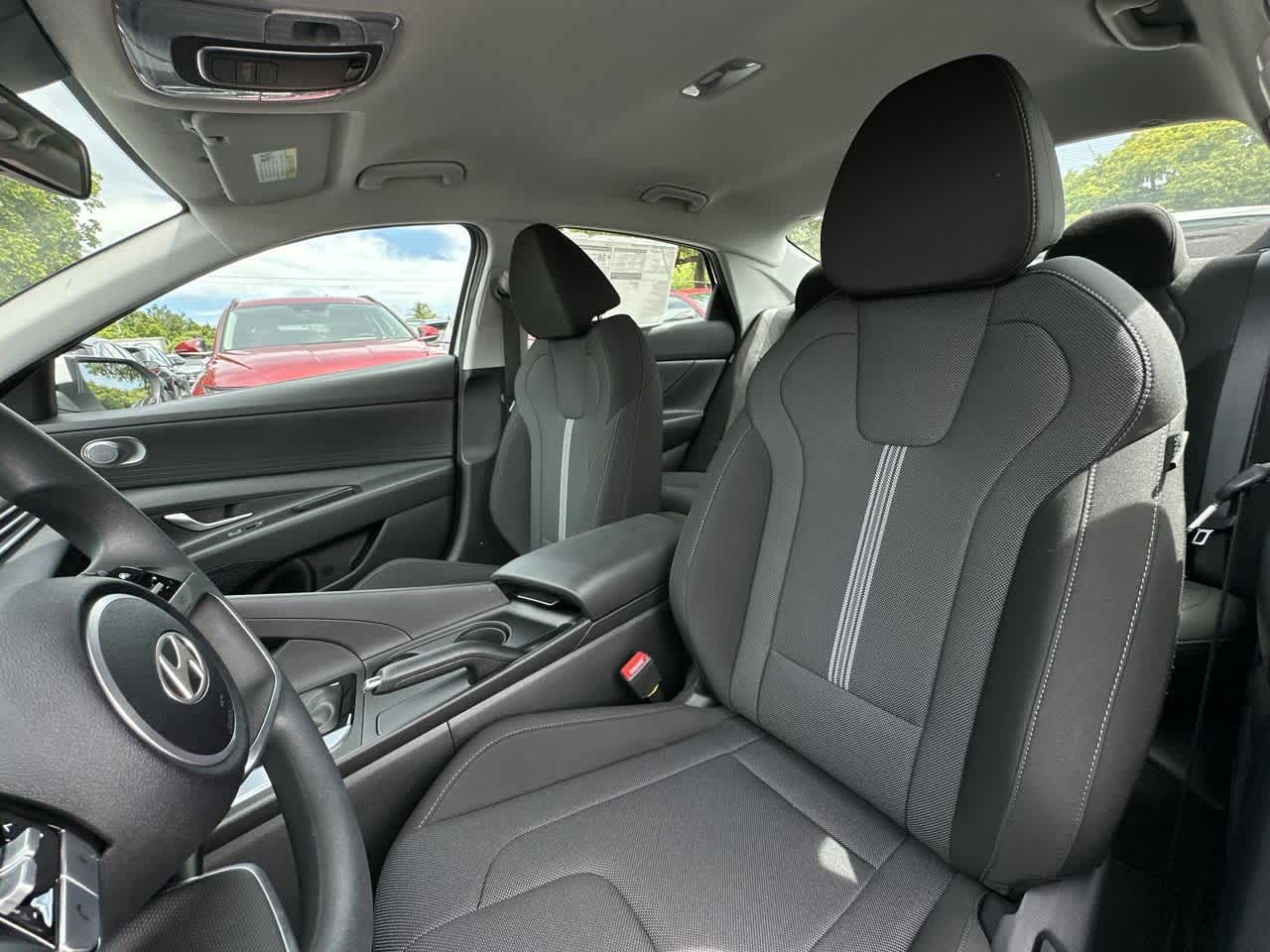 2025 Hyundai Elantra SE photo 12