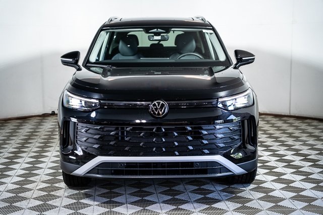 2025 Volkswagen Tiguan SE photo 3