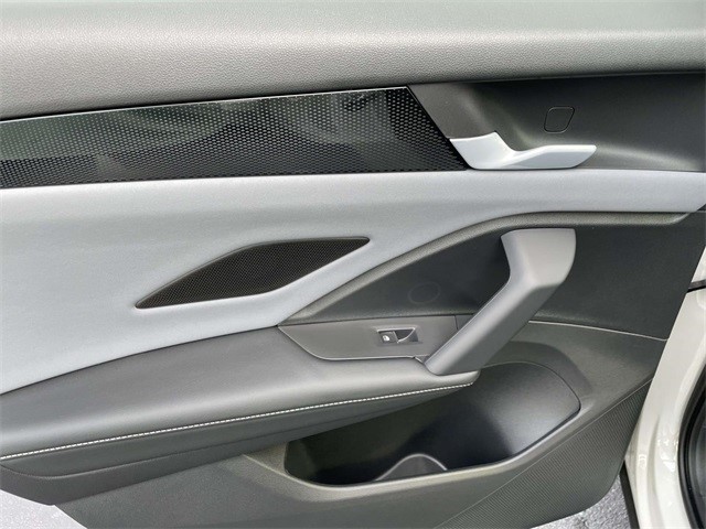 2025 Volkswagen Tiguan SE R-Line Black photo 10