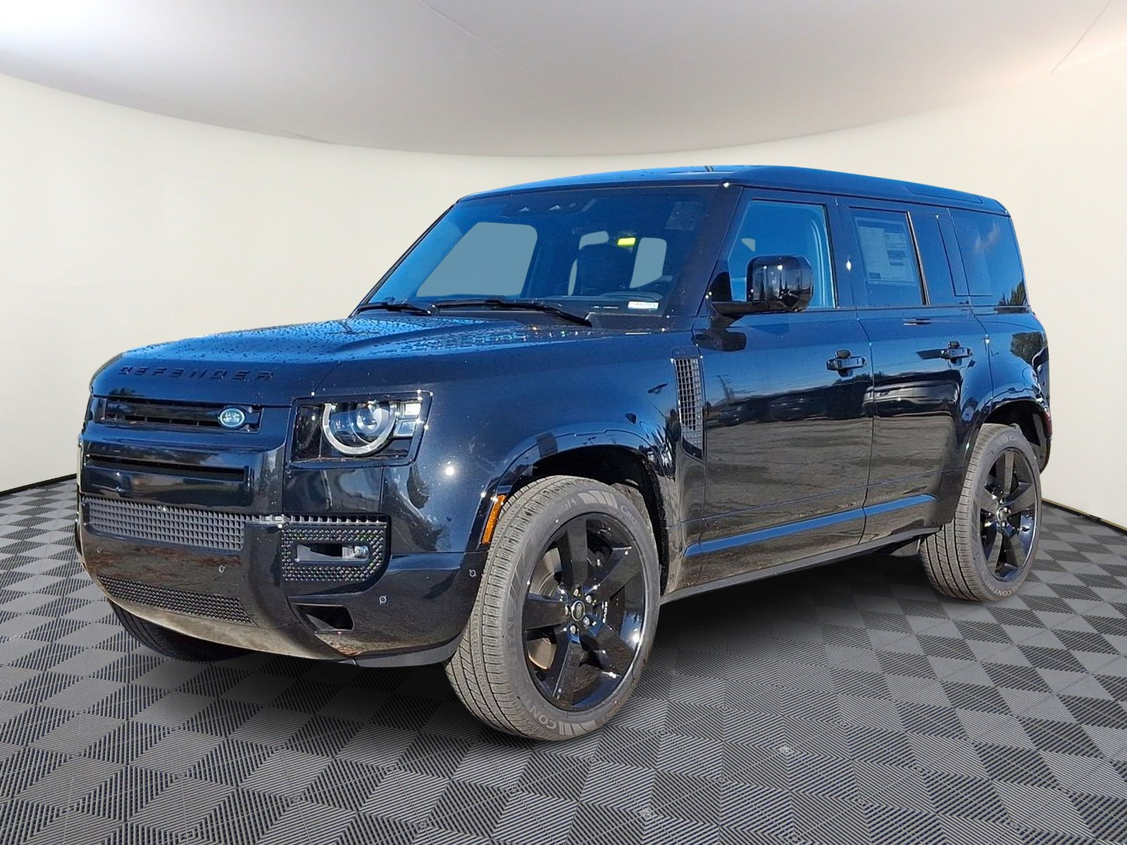 2025 Land Rover Defender 110 photo 2