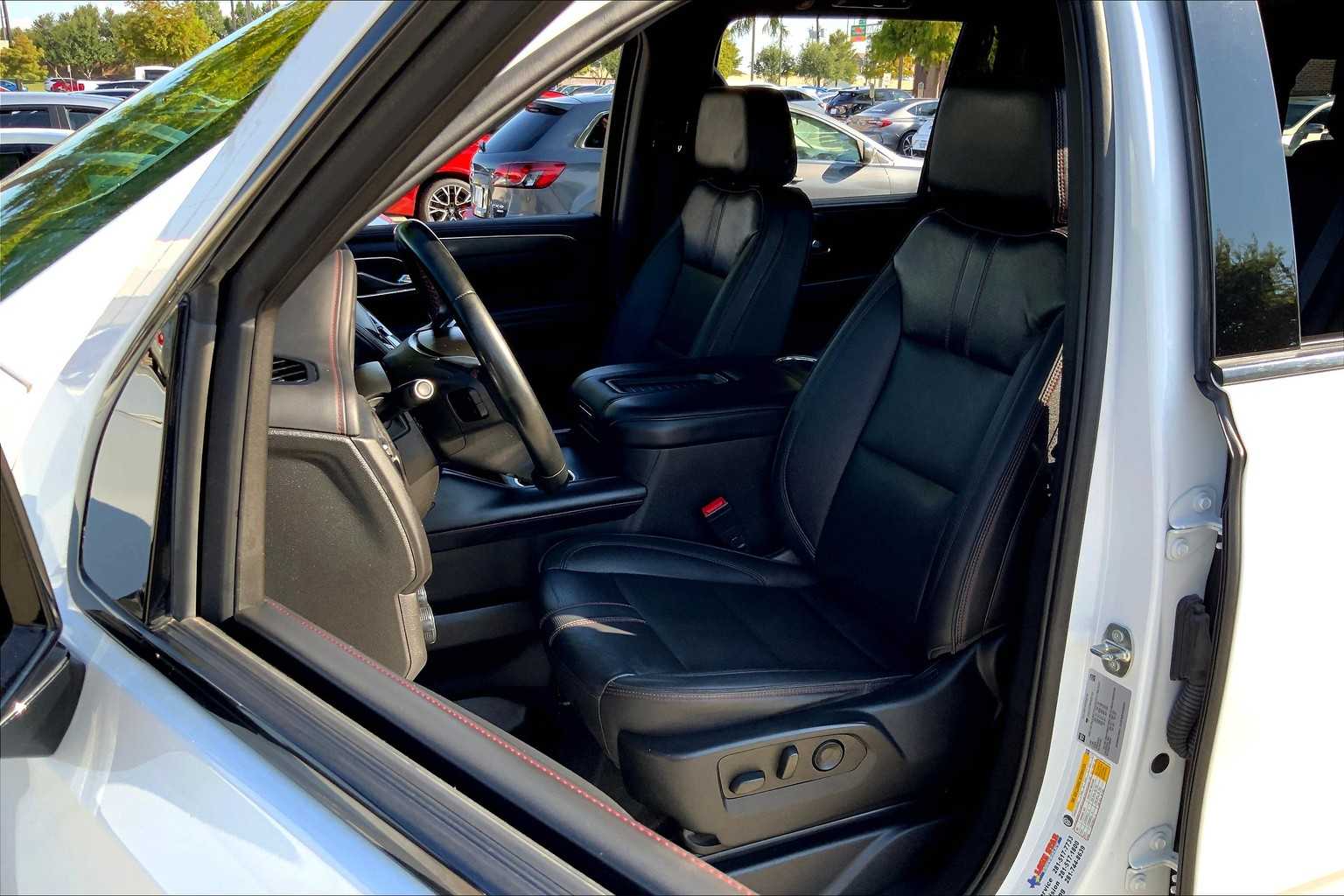 2023 Chevrolet Suburban RST photo 7