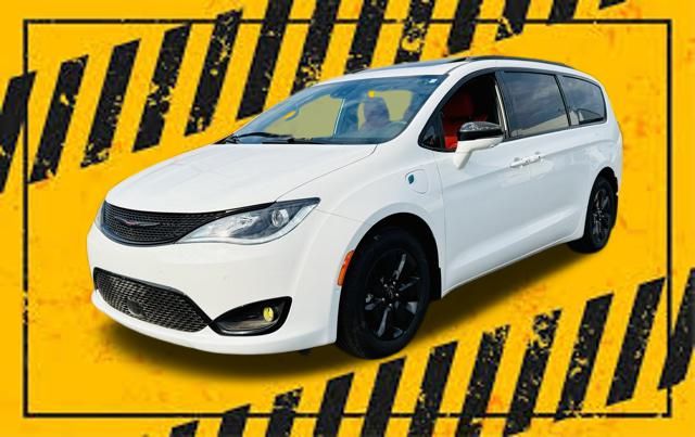 2020 Chrysler Pacifica Hybrid Limited photo 2