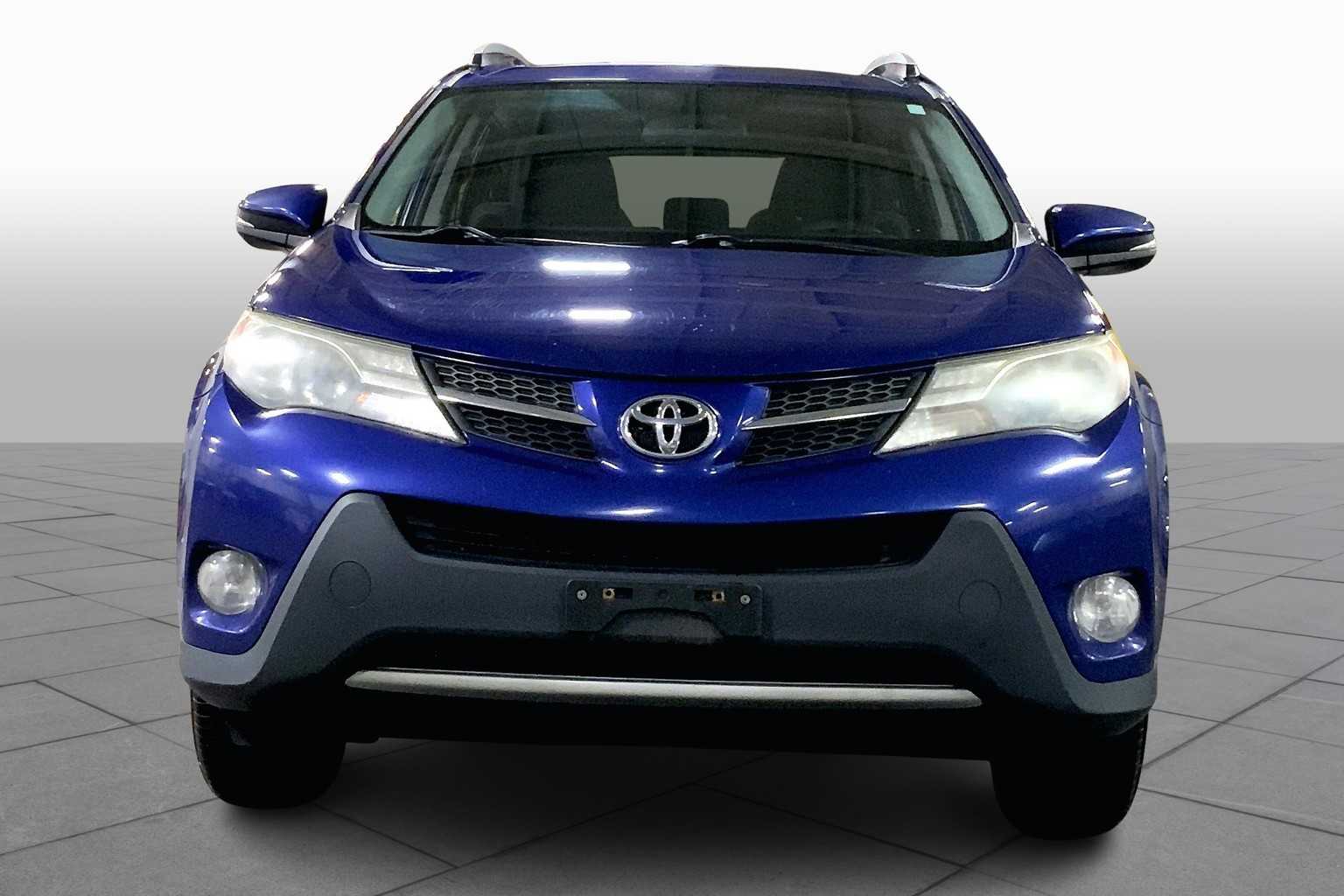 2015 Toyota RAV4 XLE photo 3
