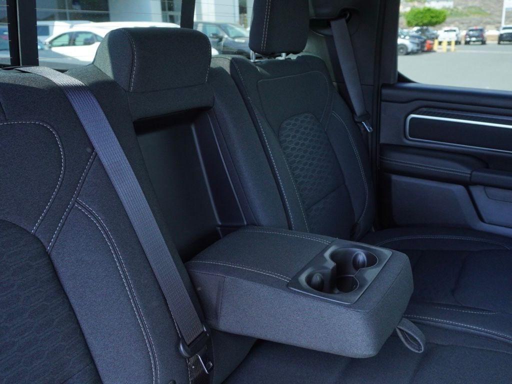 New 2026 Diamond Black Crystal Pearl-Coat Exterior Paint RAM Big Horn Sport Appearance Edition image 25