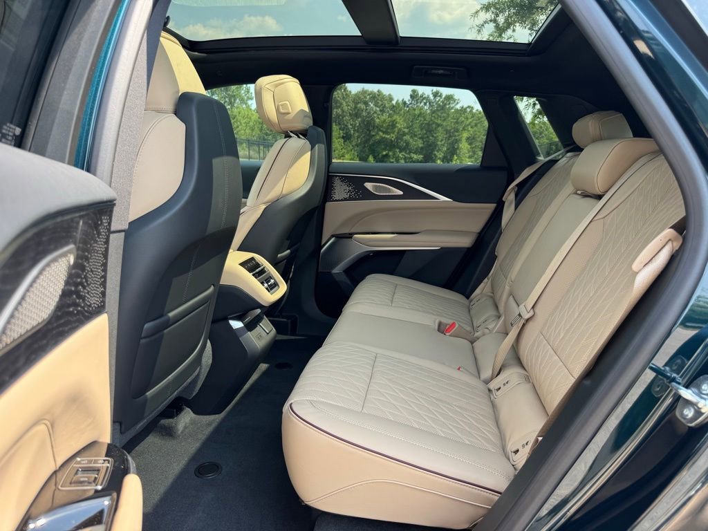 2025 Cadillac Lyriq Luxury photo 22