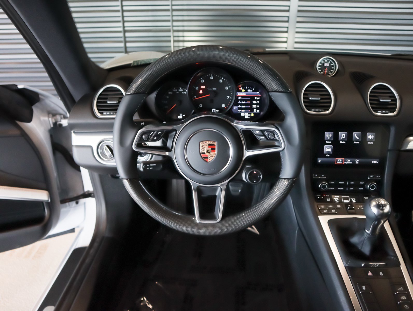 2025 Porsche Cayman photo 9