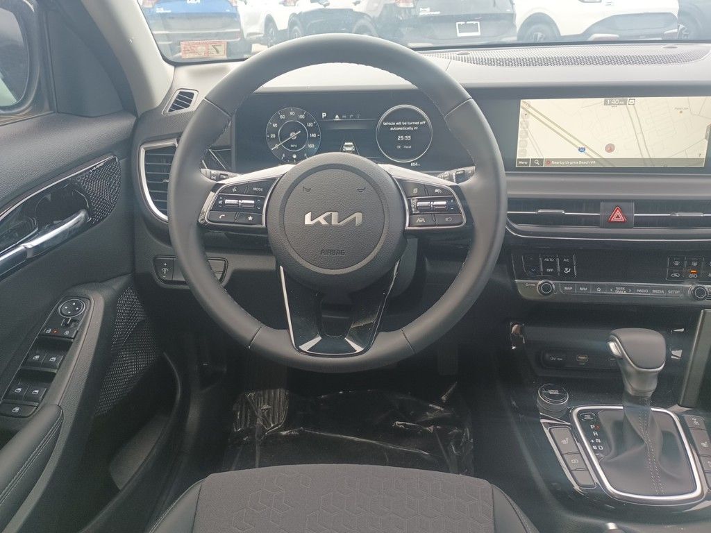 2024 Kia Seltos X-Line photo 10