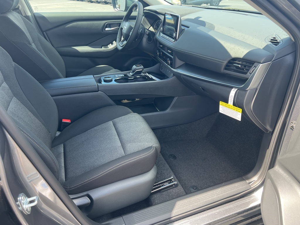 2026 Nissan Rogue SV photo 7