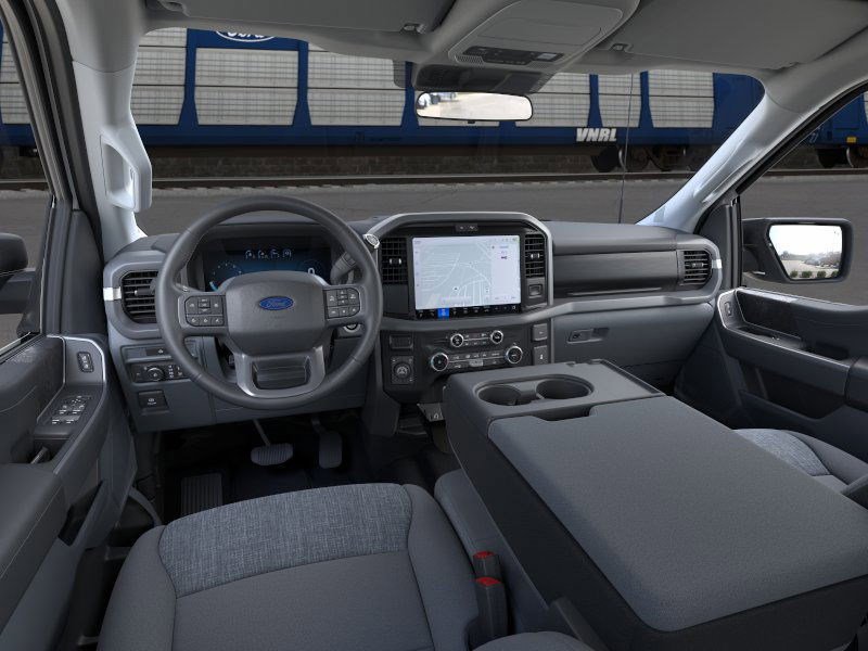 2025 Ford F-150 XLT photo 9