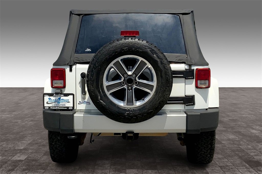 2013 Jeep Wrangler Unlimited Sahara photo 4