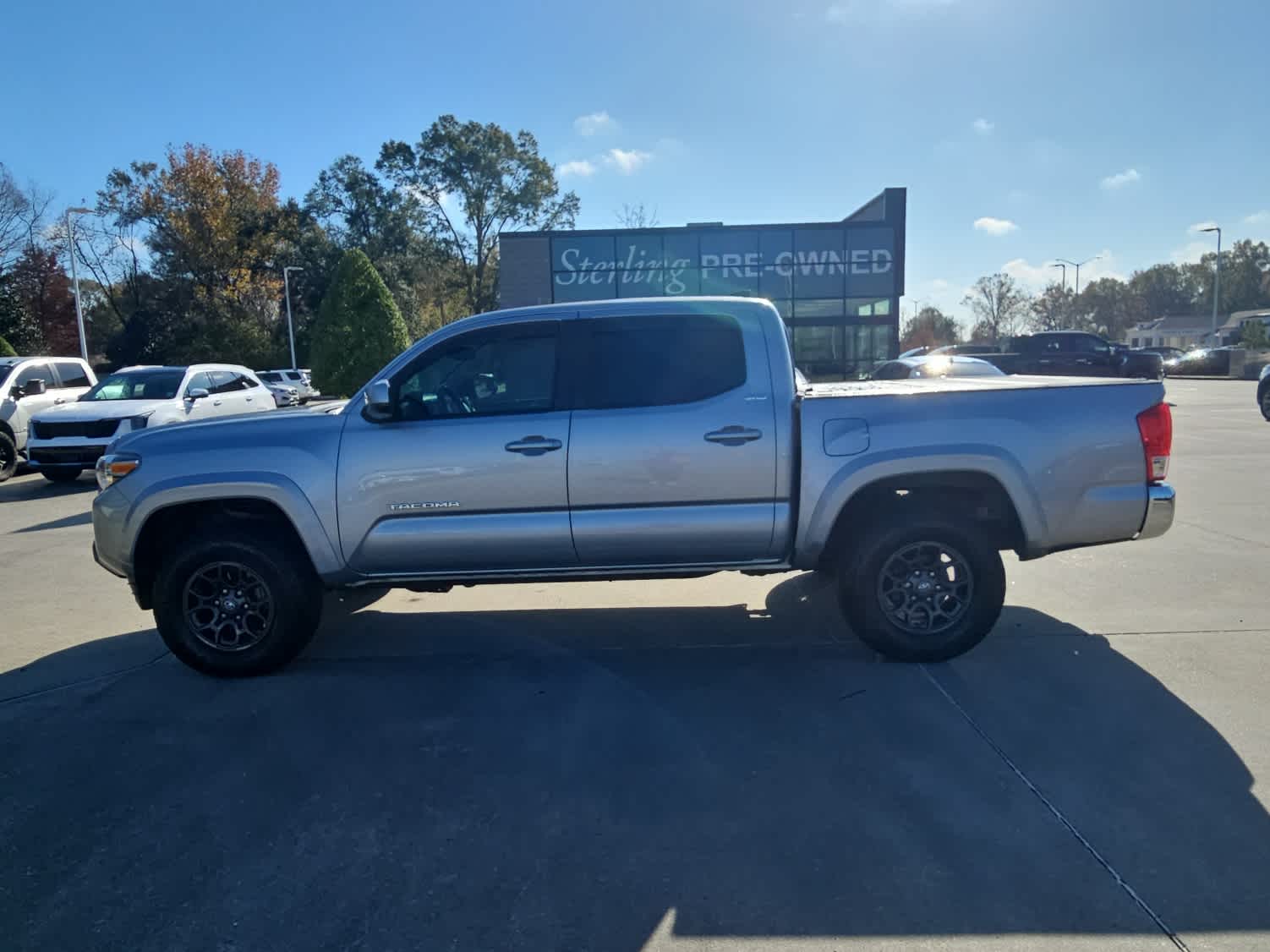 2017 Toyota Tacoma SR5's photo