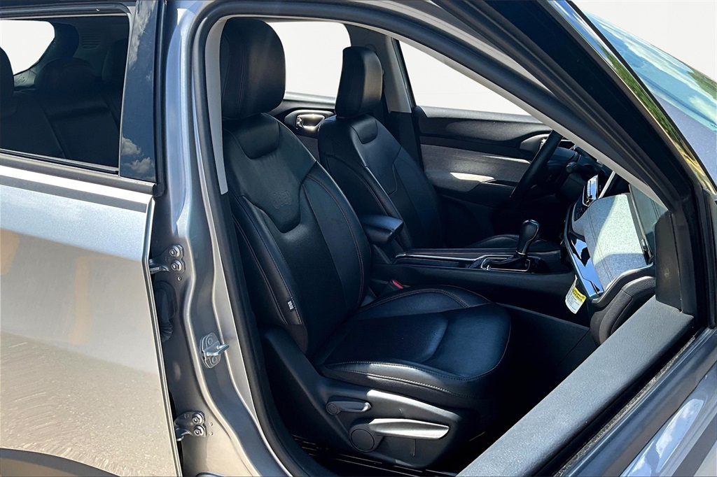 2022 Jeep Compass Latitude Lux photo 7