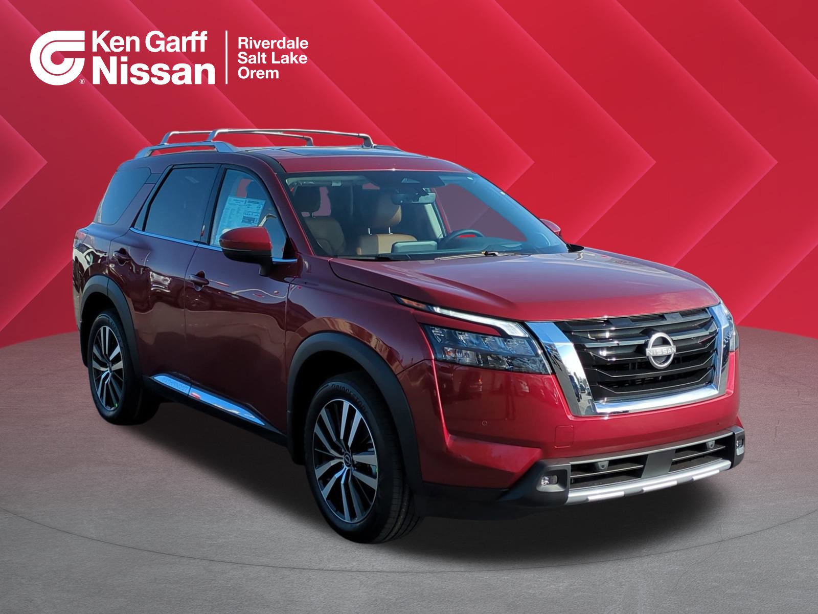 2025 Nissan Pathfinder Platinum's photo