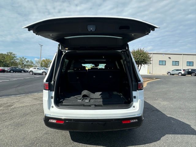2024 Jeep Wagoneer L Series III photo 9