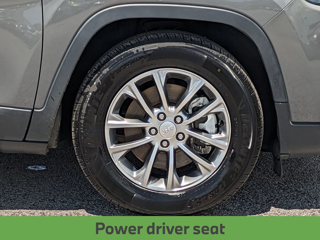 2021 Jeep Cherokee Latitude Lux photo 9