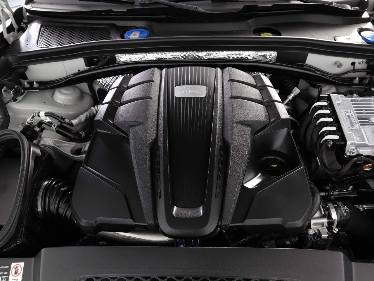 2025 Porsche Macan S photo 23