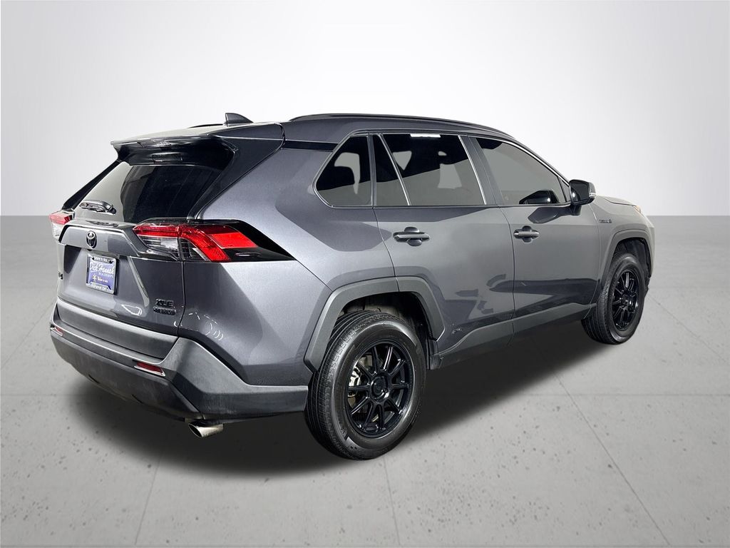 2021 Toyota RAV4 Hybrid XLE photo 2