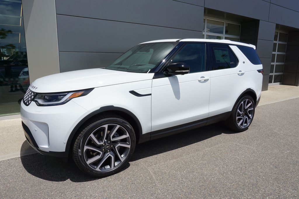 2025 Land Rover Discovery S photo 3