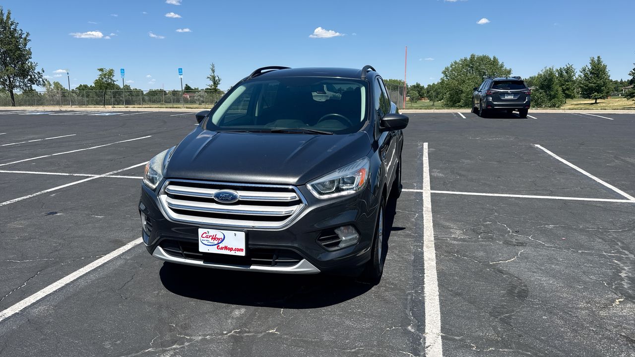 Used 2018 Gray Ford SEL image 1