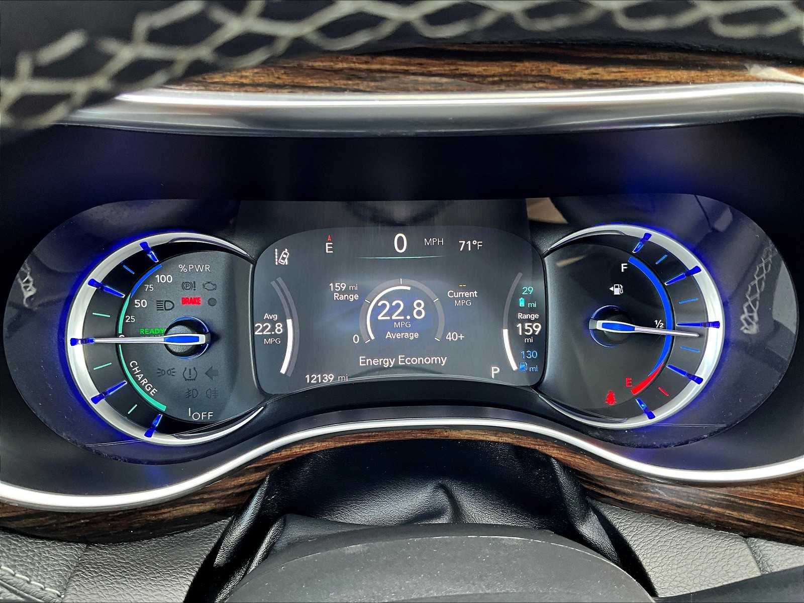 2023 Chrysler Pacifica Hybrid Limited photo 26