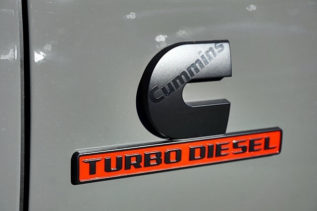 New 2026 Ceramic Gray Clear-Coat Exterior Paint RAM Laramie image 14