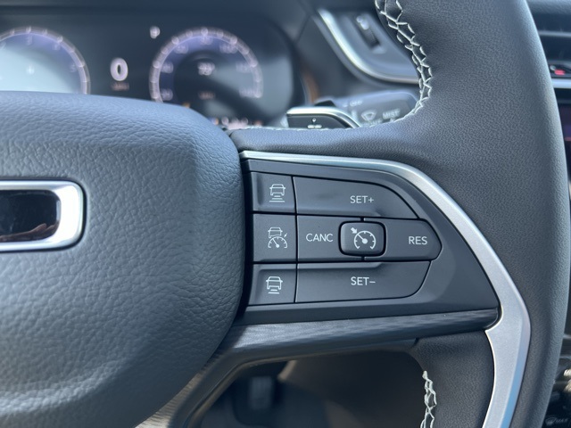 2025 Jeep Grand Cherokee Altitude photo 9
