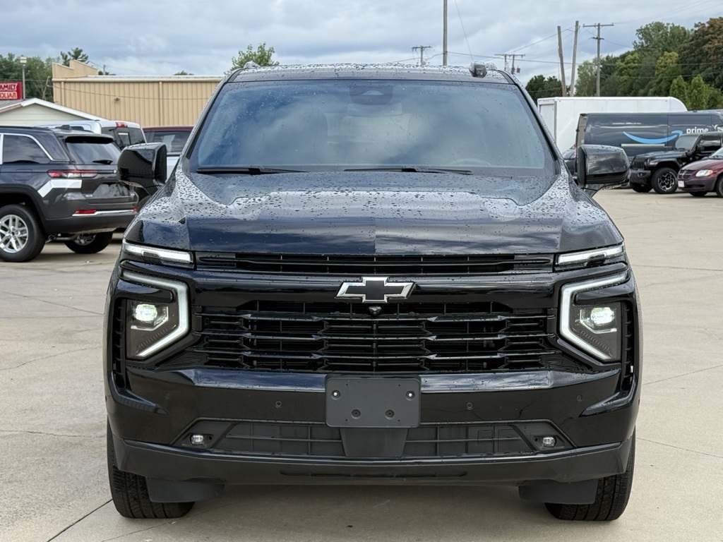 2025 Chevrolet Suburban RST photo 2