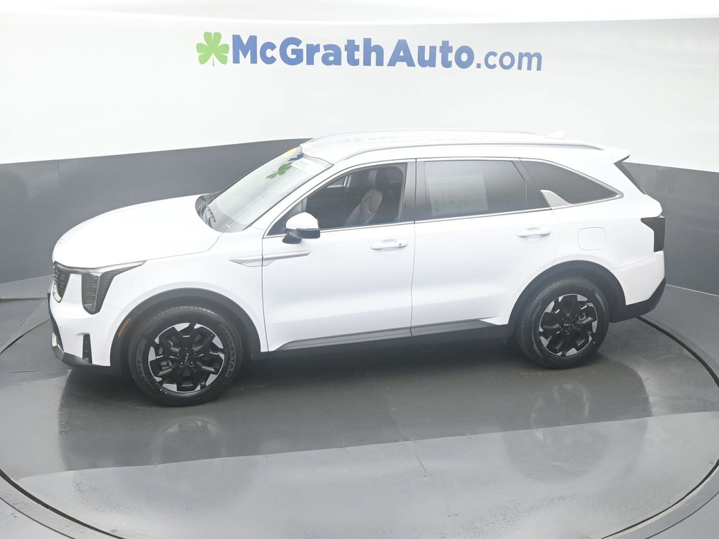 2024 Kia Sorento S photo 16