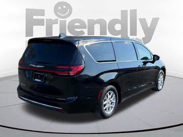 2025 Chrysler Pacifica photo 2
