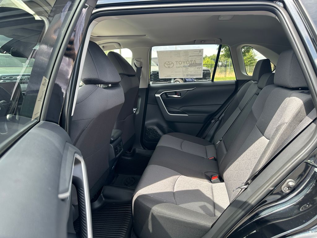 2025 Toyota RAV4 XLE photo 13