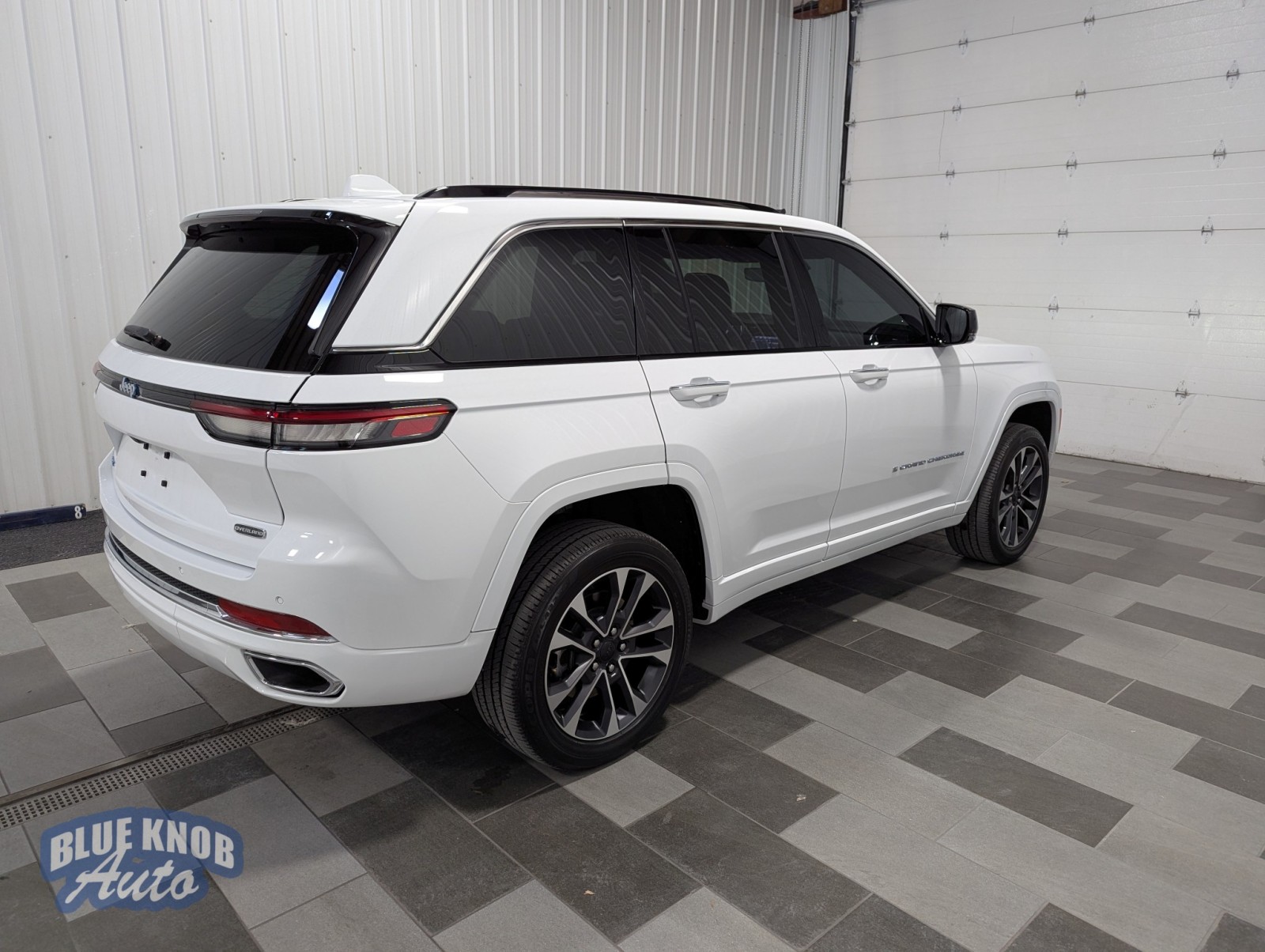 2022 Jeep Cherokee Overland 4xe photo 4