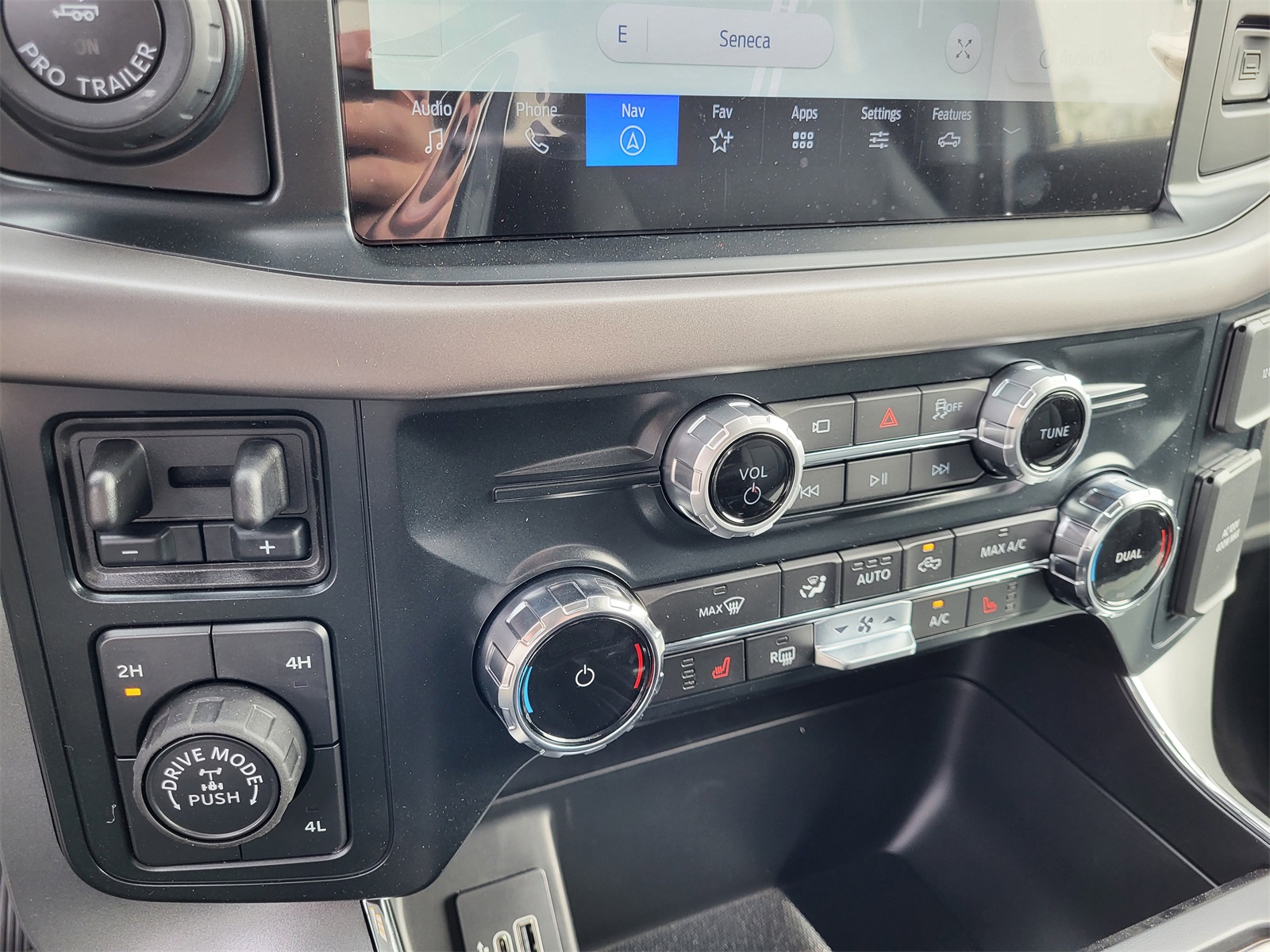 2025 Ford F-150 XLT photo 18