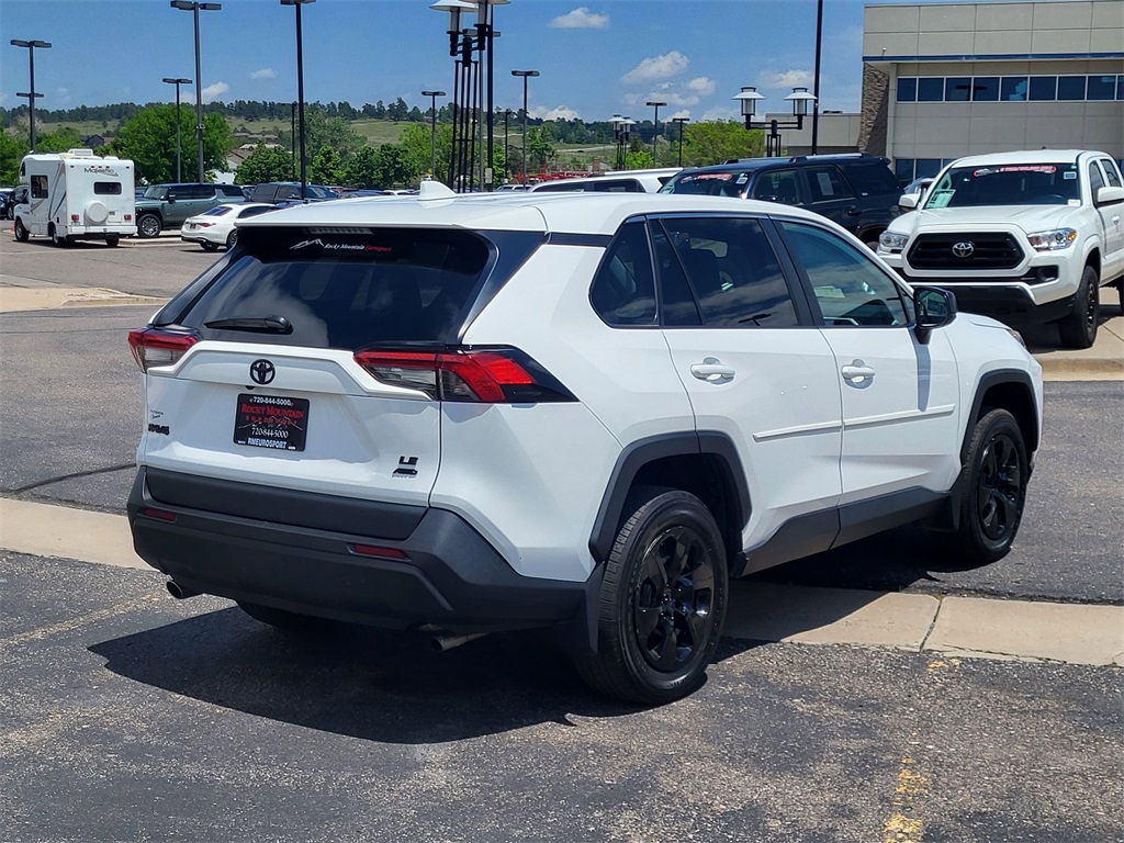 2023 Toyota RAV4 LE photo 4