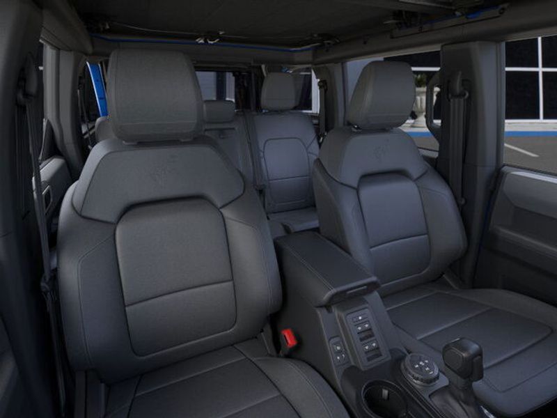 2025 Ford Bronco Big Bend photo 2