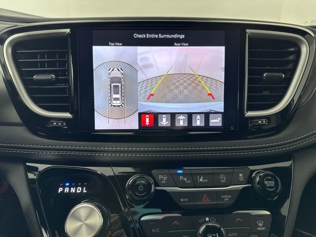 2025 Chrysler Pacifica photo 10