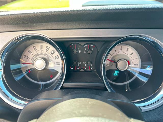 2012 Ford Mustang GT Premium photo 22