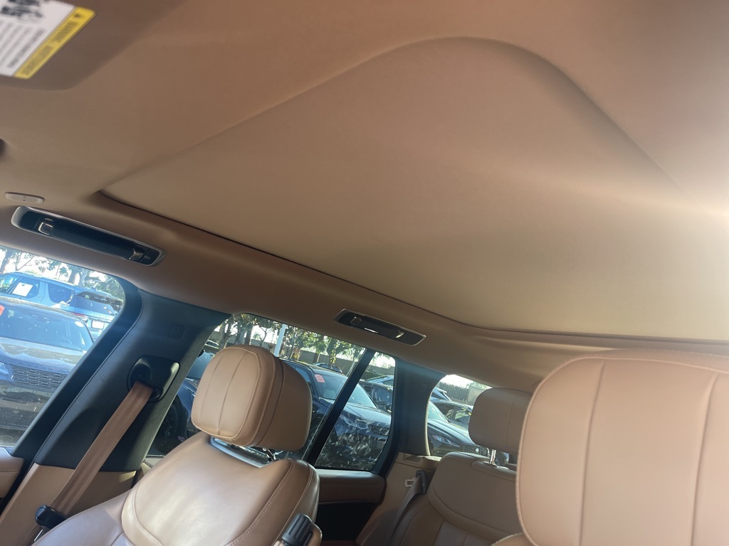 2023 Land Rover Range Rover SE photo 7