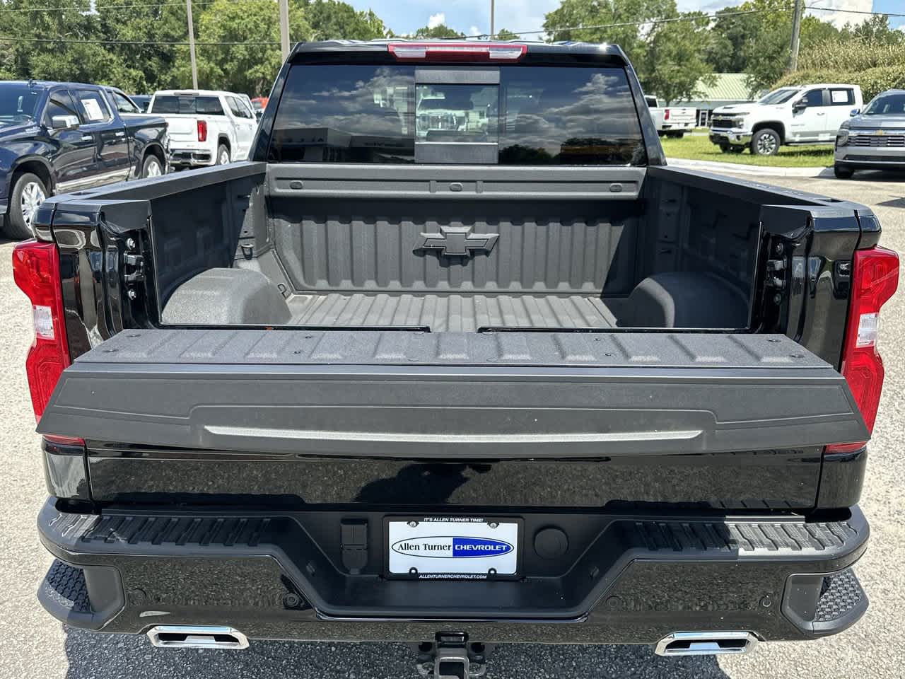 2025 Chevrolet Silverado 1500 RST photo 13