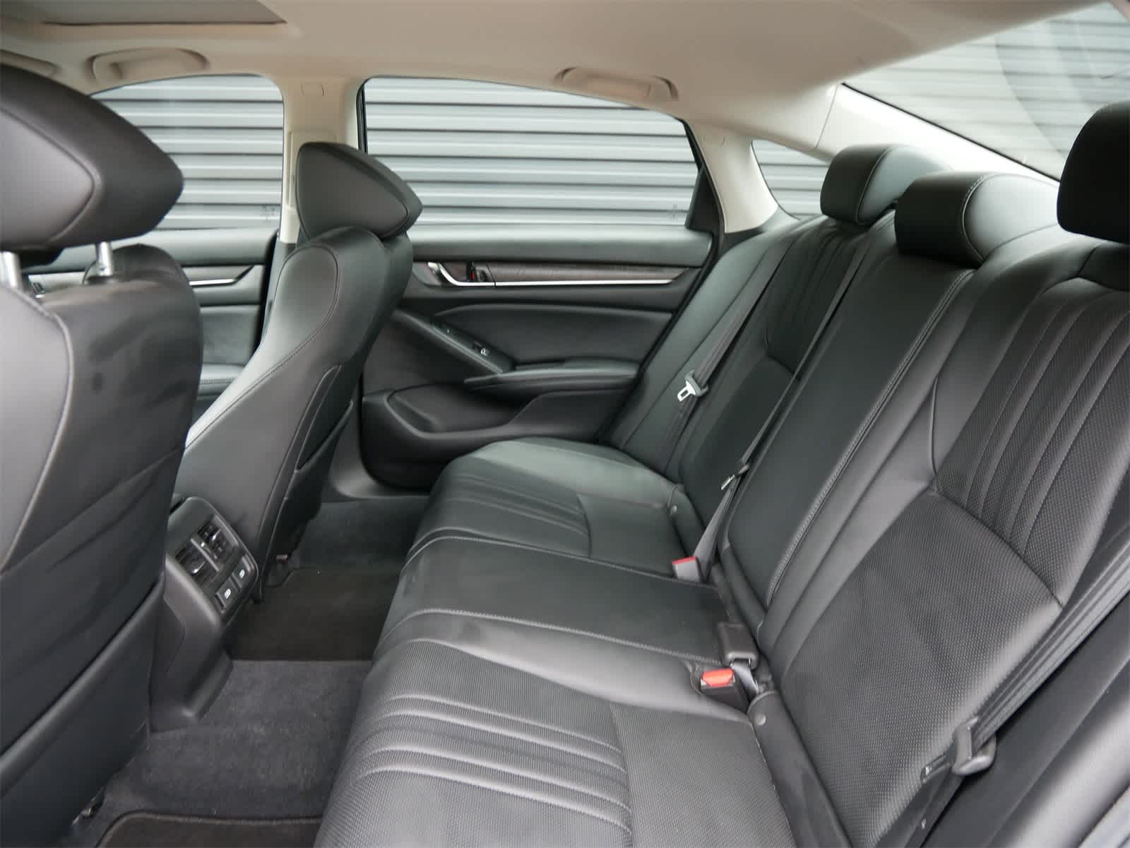 2021 Honda Accord Hybrid Touring photo 6
