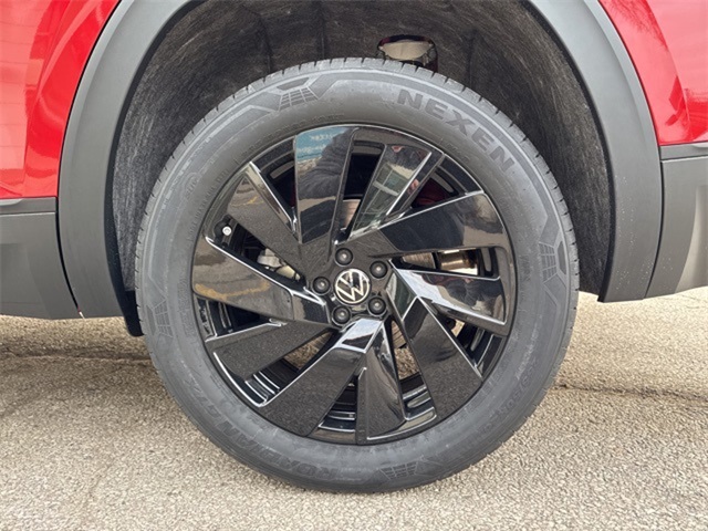 2025 Volkswagen Atlas SE Technology photo 13